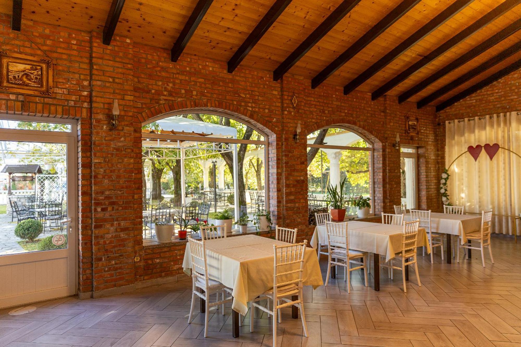 Hotel Paradise Shkodra Kültér fotó
